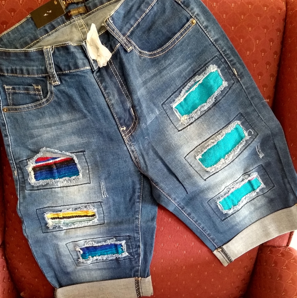 SERAPE BERMUDA SHORTS